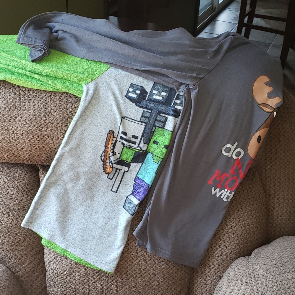 🎮 Pajama shirts boys MINDCRAFT.  & MOOSE, lot of 2 size XL 14/16.